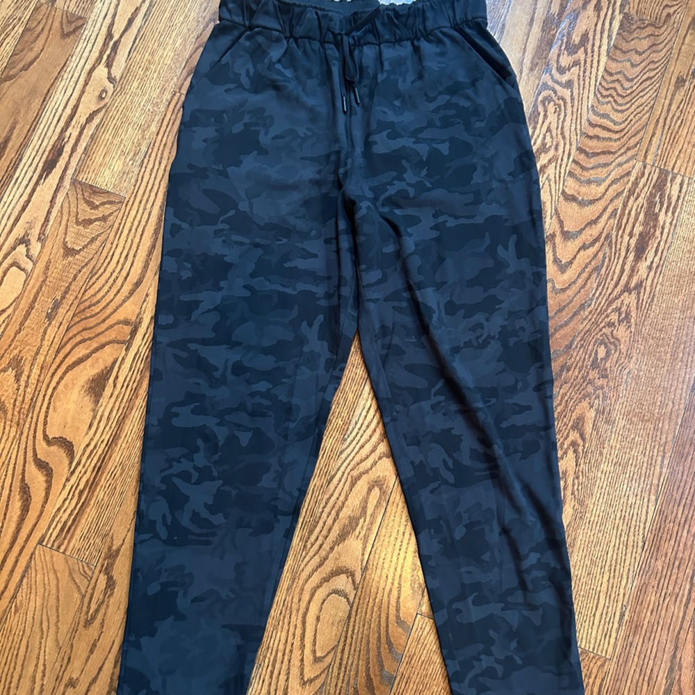 Lululemon Camo Sweatpants - Size 10
